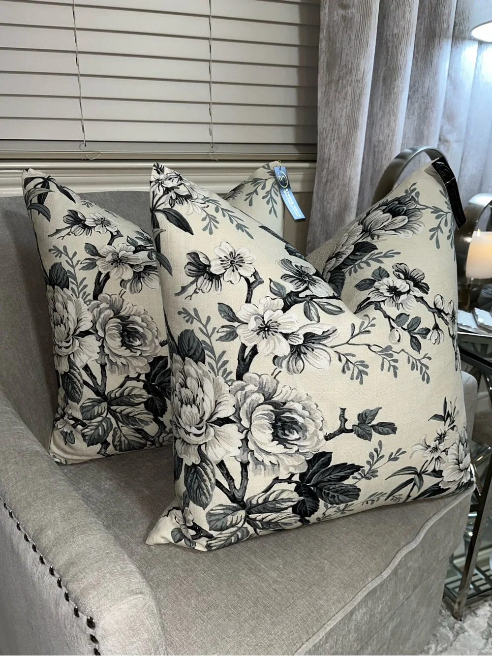 1-NWT SOHO STUDIO FLORAL DESIGN LUXURY DECORATIVE PILLOW